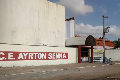 Fachada da escola em Itapecuru