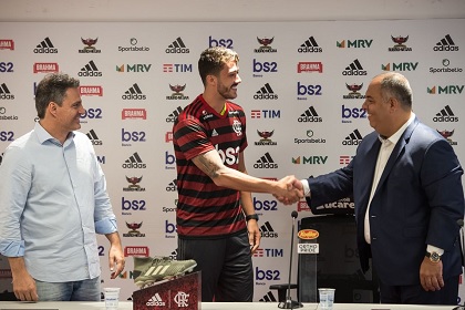 Gustavo Henrique sendo apresentado ao Clube. Foto: Alex Vidal - Flamengo