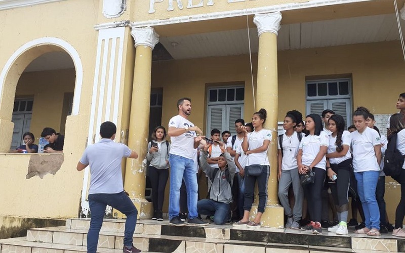IFMA e AICLA em parceria levam alunos a locais históricos de Itapecuru