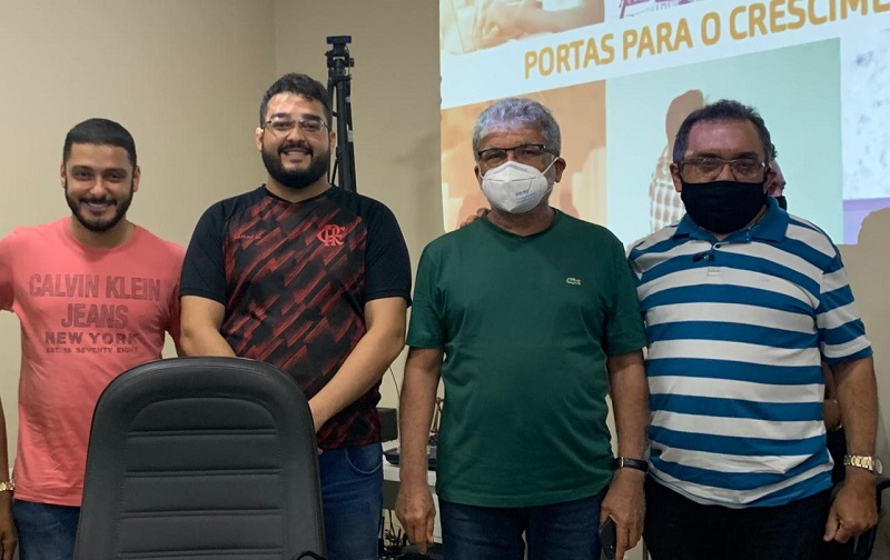 (Dir) deputado estadual Wendell Lages, o médico Ricardo Lages, prefeito Miguel Lauand e o advogado Tarcísio Chaves. Foto: Divulgação