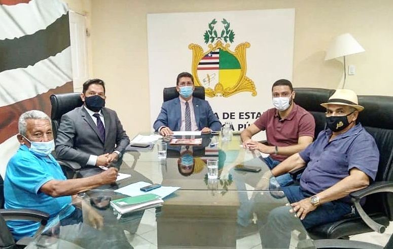 (dir) Líder comunitário Edivaldo, vereador Emerson, Sec Jefferson Portela, dep Wendell Lages e José ceará. Foto: Divulgação