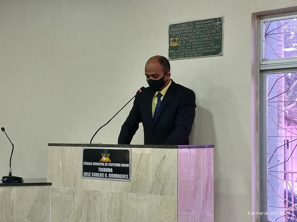 Maurício Nascimento em discurso de possena câmara de Itapecuru. Foto: Zeca Celulares