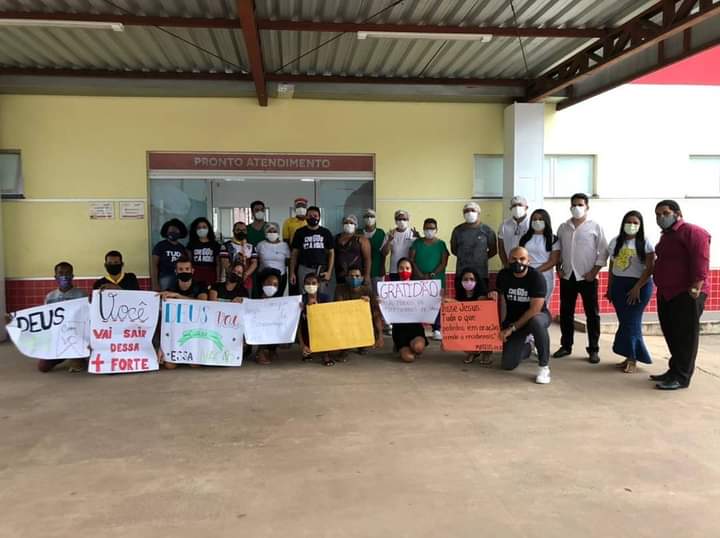 Jovens adventistas homenageiam profissionais do hospital regional Adélia Matos em Itapecuru