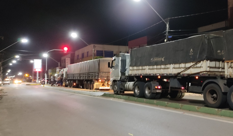 Trânsito obstruído no centro de Itapecuru. Foto: João di Bragança