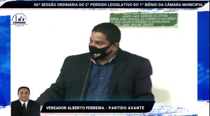 Vereador Alberto Ferreira na tribuna da câmara de vereadores de Itapecuru Mirim. Foto: Reprodução