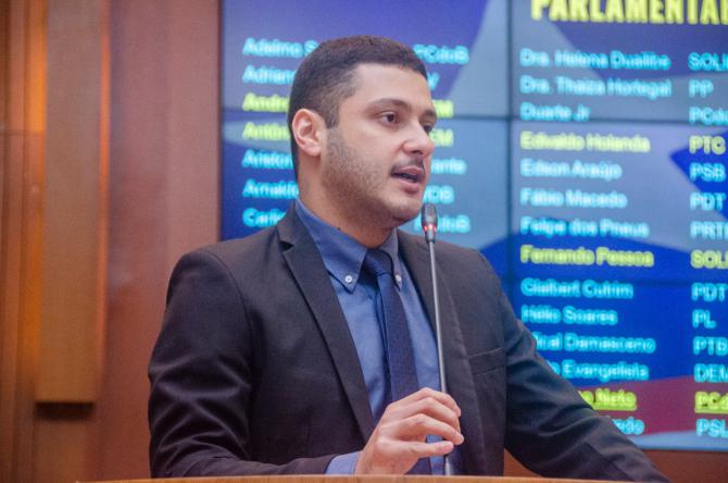 Wendell Lages na tribuna da Assembléia Legislativa do MA