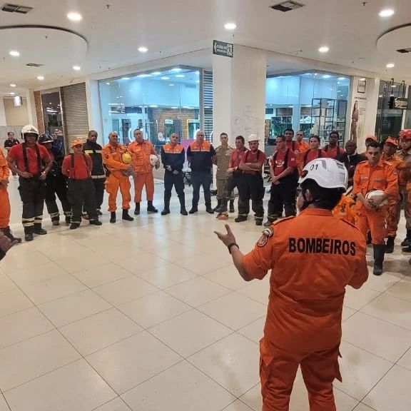 Incêndio começou na área do cinema no shopping, diz Corpo de Bombeiros