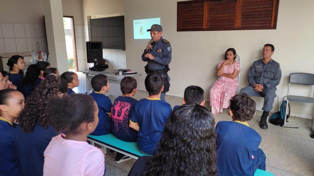 Comandante do 28° BPM realiza palestra em escola de Nina Rodrigues