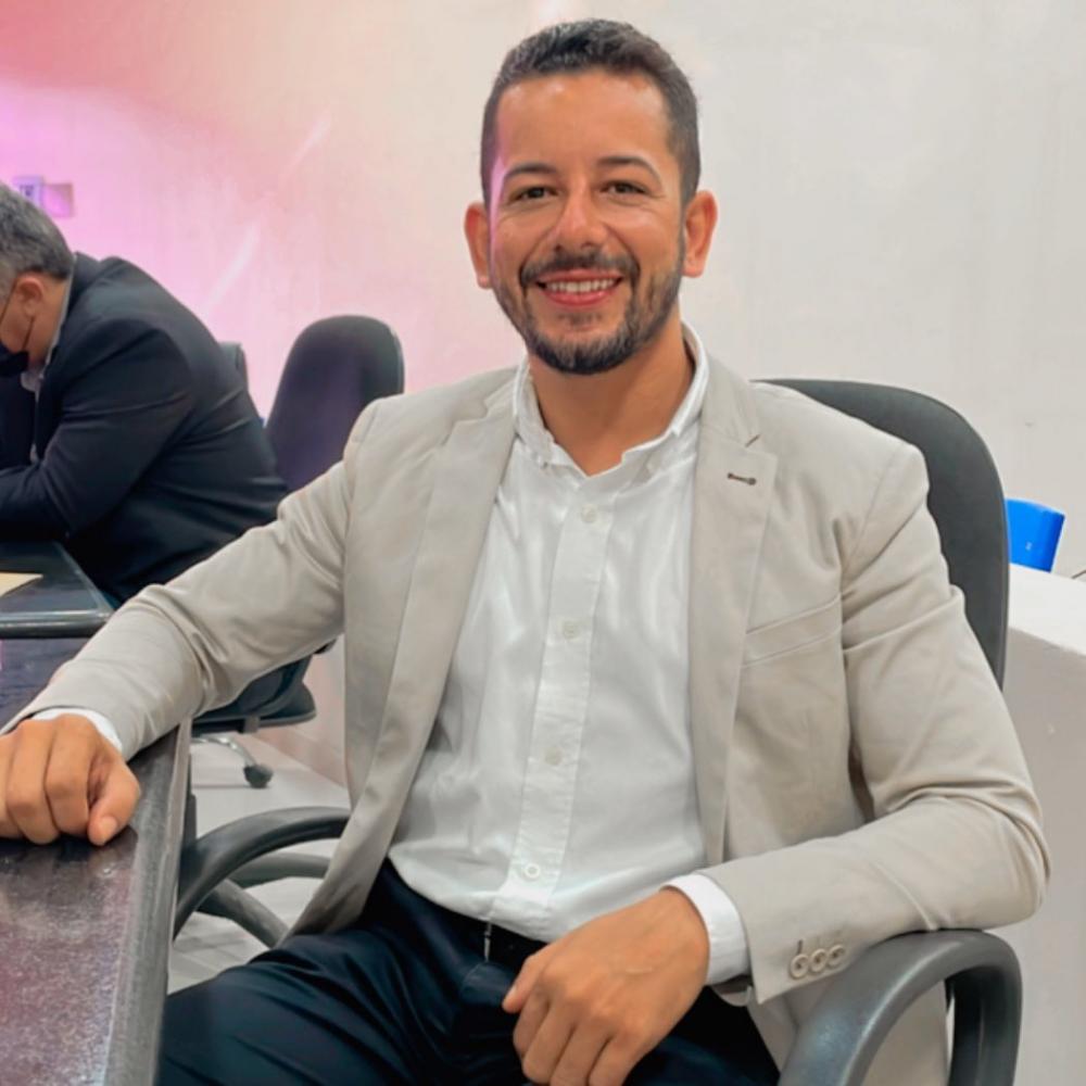 Vereador Neném Barradas em plenário. Foto: Arquivo Pessoal 