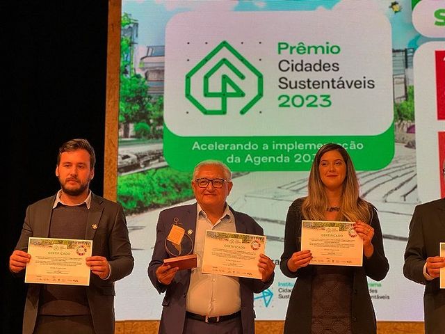Prefeito Coroba comemora premiação internacional na área da saúde