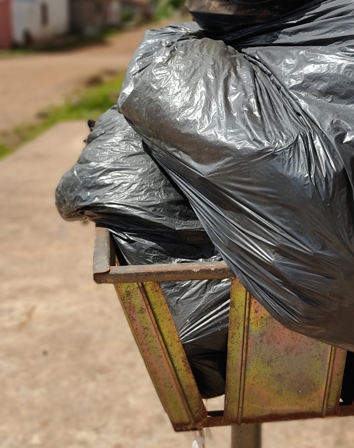 Garis encerram greve e retomam coleta de lixo na cidade