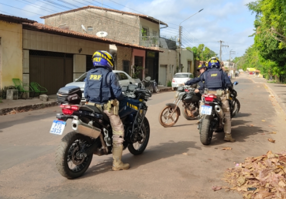 Operação da PRF na avenida Beira-Rio em Itapecuru Mirim. Foto: Da Redação 