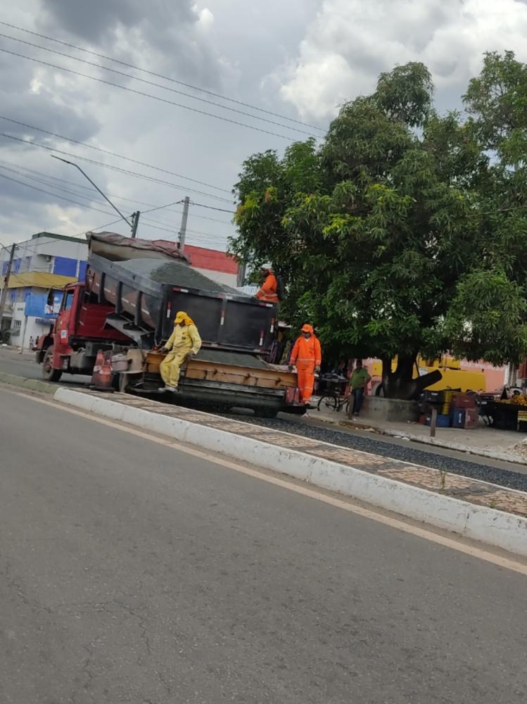 DNIT faz manutenção na BR 222 no centro de Itapecuru Mirim, trânsito fica lento