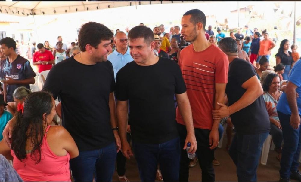 Marreca Filho e Junior Marreca na solenidade de início da pavimentação em Itapecuru Mirim. Foto: Reprodução.