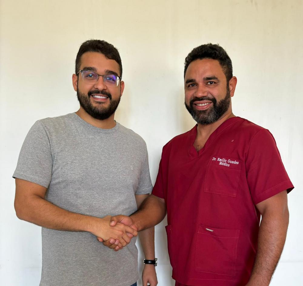 Dr Ricardo Lages (dir) e Dr Emílio Gundes (esq) em evento de trabalho na cidade de Itapecuru Mirim. Foto: Representação redes sociais