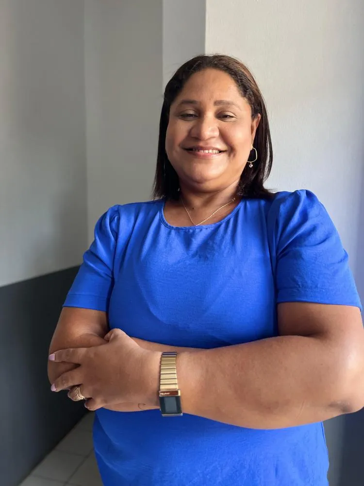 Apresentadora Cissa Araújo, do programa Vida e Saúde, veiculado de segunda a sexta pela Rádio 90 FM de Itapecuru Mirim 