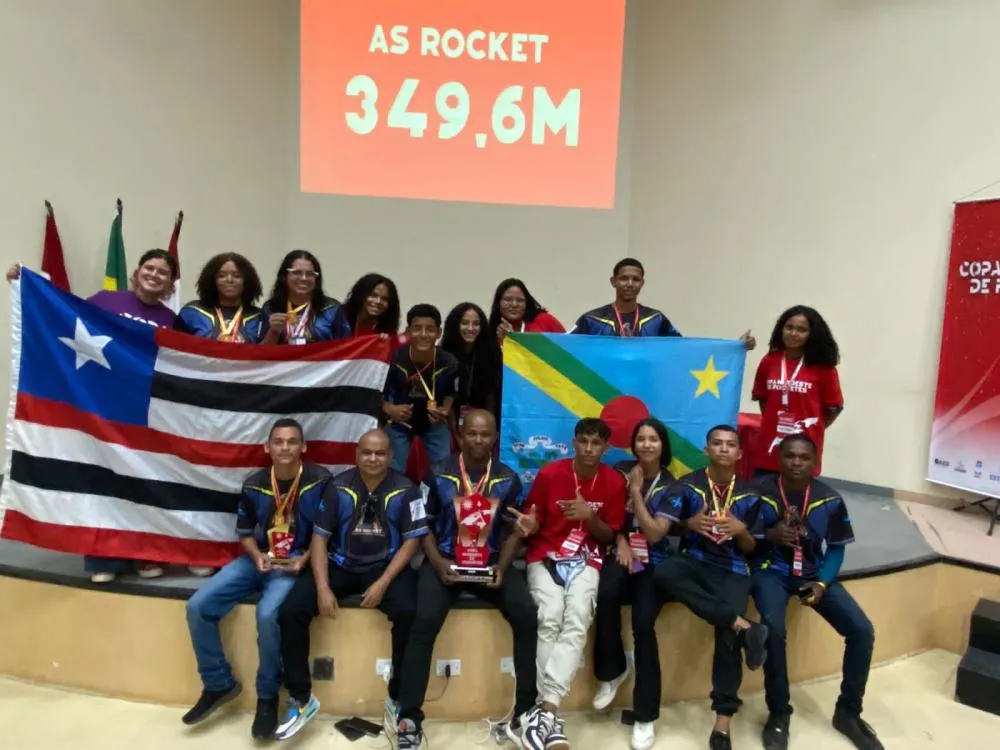 Estudantes do Centro Educa Mais Ayrton Senna, de Itapecuru Mirim, na Copa Nordeste de Foguetes 2024, em Maceió - AL. Foto: Divulgação