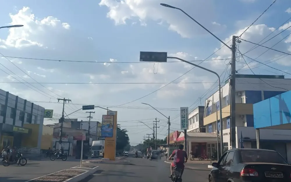 Semáforos sem funcionar causam transtorno no centro de Itapecuru Mirim