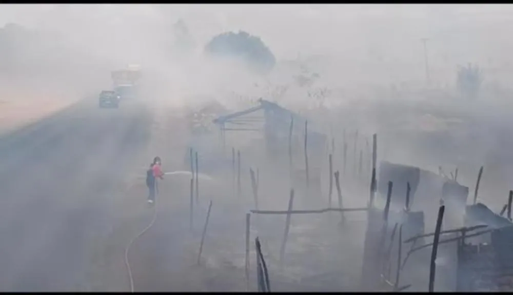 Incêndio destrói barracas às margens da BR-135 em Itapecuru Mirim