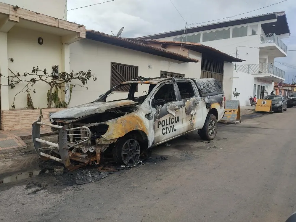 Viatura incendiada em Itapecuru Mirim. Imagem: itapecurunoticias.com