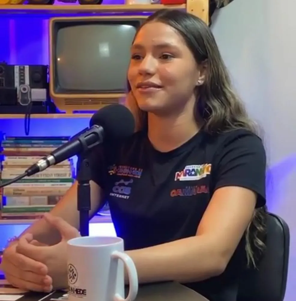 Maria Clara em entrevista ao SECOM CAST, da prefeitura de Cantanhede - MA. Imagem: Reprodução redes sociais.