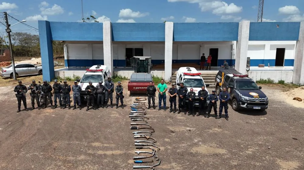 Polícia Militar, Guarda Civil Municipal e Secretaria de Segurança Pública de Itapecuru Mirim em frente ao quartel do 28° BPM. Imagem: Divulgação 