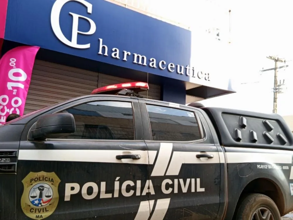 Empresa fechada pela Polícia Civil, Conselho Regional de Farmácia e Vigilância Sanitária Estadual em Itapecuru Mirim. Imagem @ itapecurunoticias.com