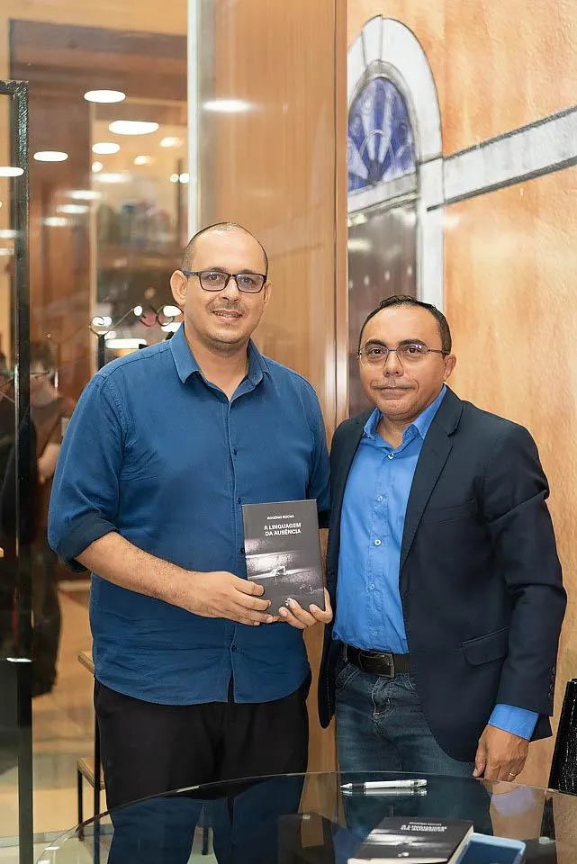 Lançamento do livro A LINGUAGEM DA AUSÊNCIA, de Rogério Rocha, em dezembro de 2023.