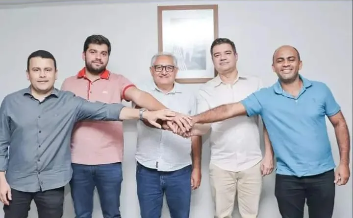 (esq) Dione Muniz, deputado Marreca Filho, ex-prefeito Benedito Coroba, ex-prefeito Júnior Marreca e ex-vice-prefeito Maurício Nascimento. Imagem meramente ilustrativa © Reprodução Redes Sociais