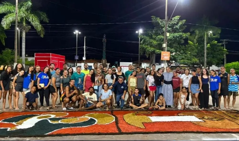 Juventude católica na Pça Gomes de Sousa. Imagem © Reprodução Redes sociais 