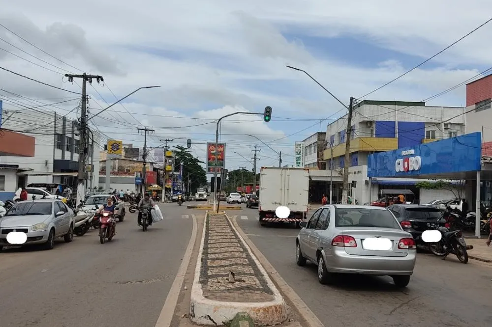 Avenida Brasil, centro de Itapecuru Mirim. Imagem © itapecurunoticias.com