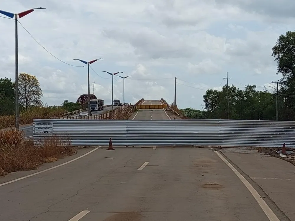 Ponte sobre o Estreito dos Mosquitos, BR-135, km 24. São Luís - MA. Imagem © itapecurunoticias.com